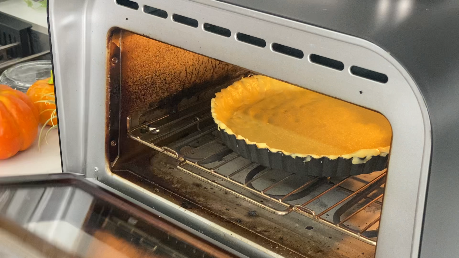 Pumpkin Cheese Bus Pie