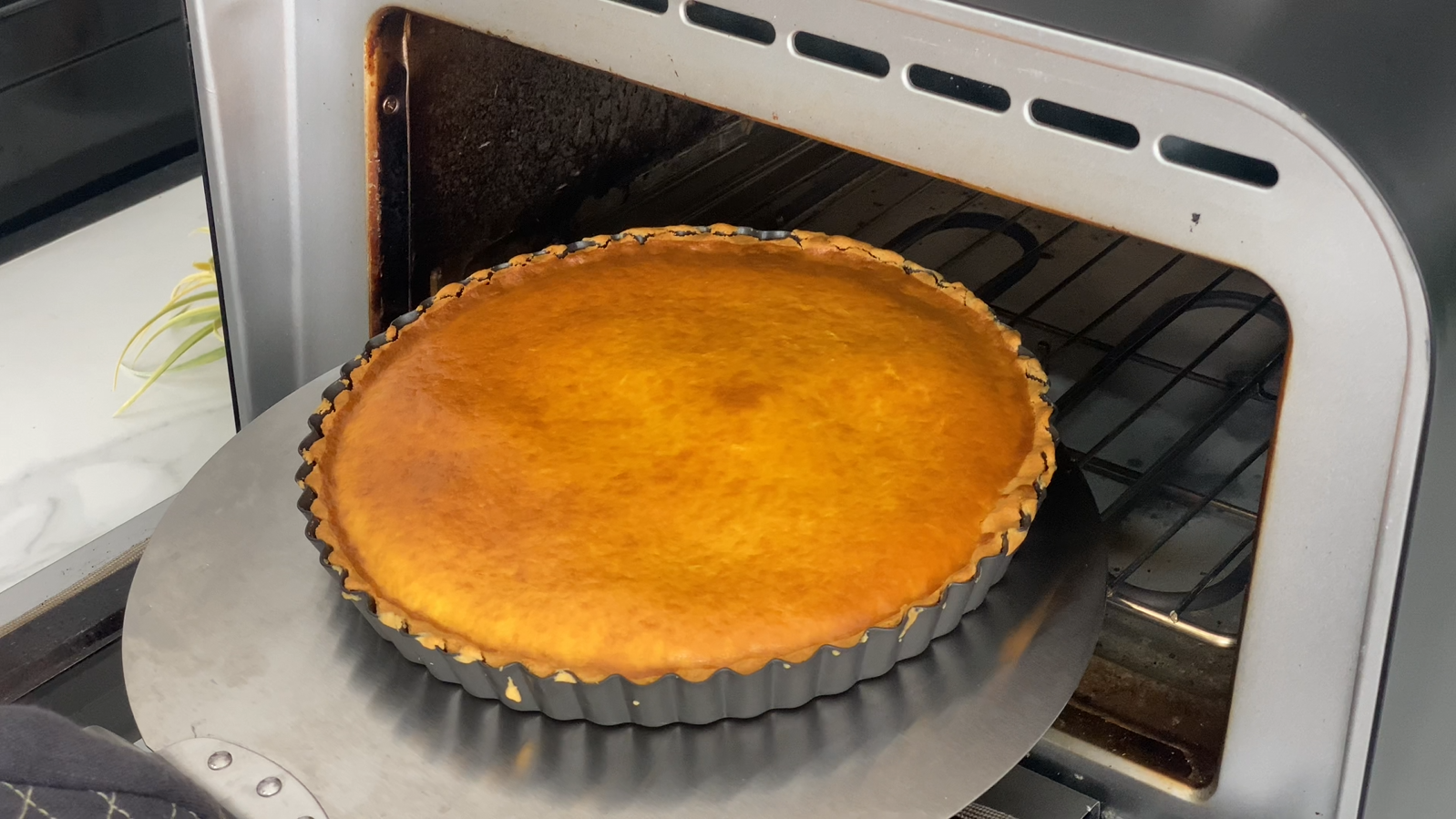 Pumpkin Cheese Bus Pie