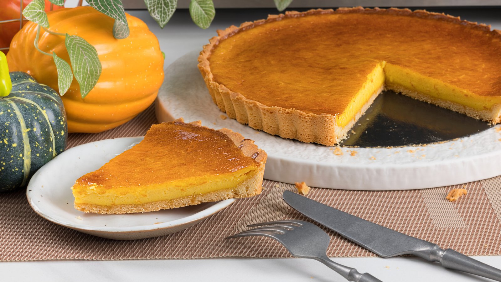 Pumpkin Cheese Bus Pie